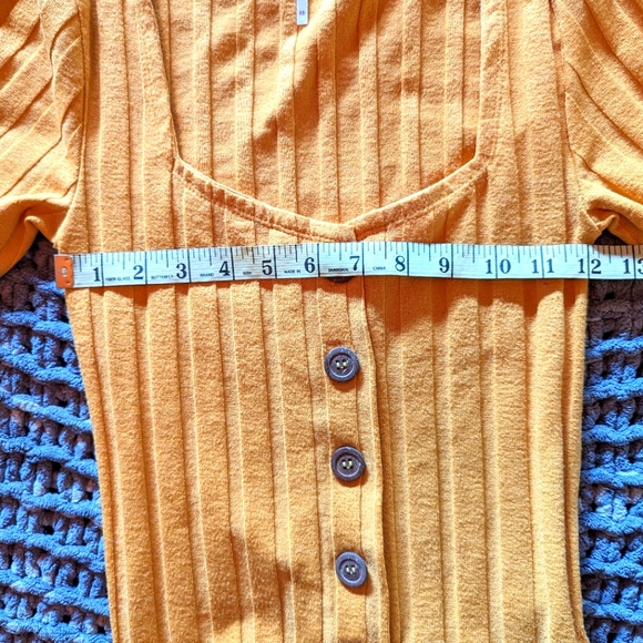 Free People Top Yellow Size XS, 3/4 Sleeve Coconut Buttons Square Neck 3 / 20$ - Picture 4 of 5